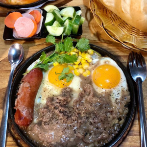 Quán bò né ở Tân Bình và Gò Vấp,cần 2 bạn phụ quán,10tr5 bao ơ ko bao ăn.