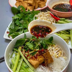 Tìm cô giúp việc nhà Gò Vấp – Lương 11 triệu (bao ăn ở )
