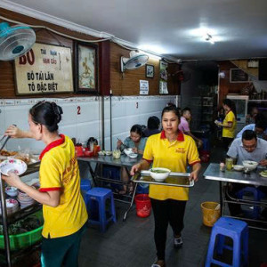 QUÁN PHỞ BÒ TẠI QUẬN 7 CẦN TÌM CHỊ VỀ PHỤ QUÁN LƯƠNG 8TR BAO ĂN Ở