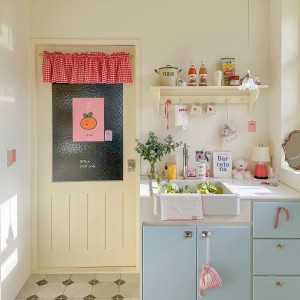 Cần Người Giúp Việc Ở Lại Tại Đường Huỳnh Tấn Phát, Quận 7. Lương 10tr