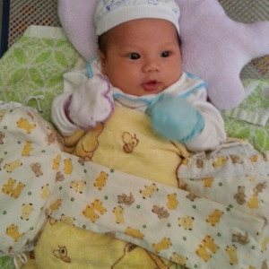 Bé 4 tháng đang cần người chăm bé 5 tháng