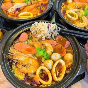 Quán bán( mỳ cay, trà sữa,…), cần chị về phụ quán- Quận Bình Thạnh, bao ăn ở