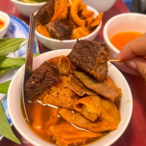 Quán phá lấu bò cũng đông nghẹt,nên cần cô/chị phụ. ở Tân Thuận, Quận 4.