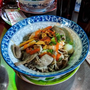 Cần cô phụ quán hủ tiếu người hoa quận 5 – lương 10 triệu bao luôn ăn ở