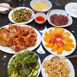 Nhà 1 trệt 1 lầu 3 người lớn ở Bình Dương cần tuyển cô giúp việc nhà .