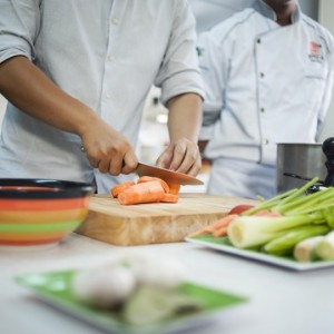 Cần tuyển bếp của Câu lạc bộ bida: ĐI VỀ .Lương 10 triệu. Tân Phú .