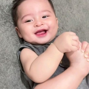 CẦN CÔ CHĂM BÉ 9 THÁNG – NHẸ NHÀNG, BIẾT CHƠI CÙNG TRẺ