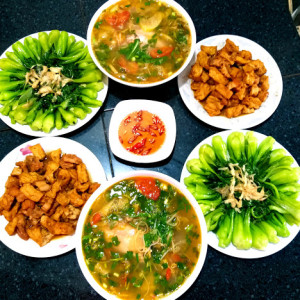 Cần chị về chăm bà 80 tuổi nằm 1 chỗ ở QUẬN 4 lương 12 TRIỆU