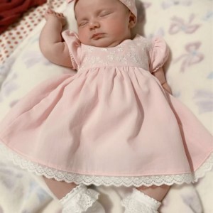 Cần 1 Chị Chăm Bé Sơ Sinh 10 Ngày Tuổi, Có Mẹ Bé Ở Nhà Phụ Thêm.