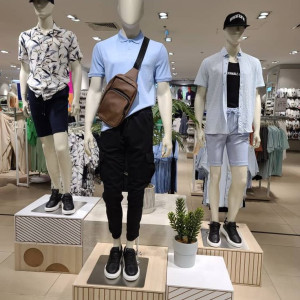 Shop quần áo nam tuyển dụng - 3 bạn nam