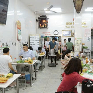 Cần tuyển 1 nam làm ca đên trực quán phở ở quận 1 ( bao ăn ở lại)  Lương thử việc 8tr + Tip