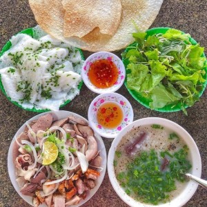 Quán bánh hỏi cháo lòng tìm 2 nam phụ quán, Tân Bình