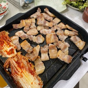 Em cần tìm chị giúp việc nhà Quận 4 lương 12 triệu bao ăn ở