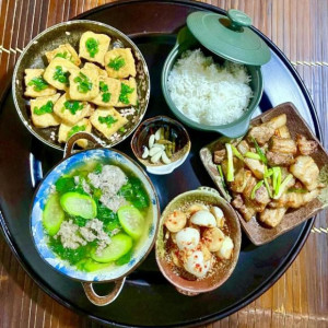 Tìm chị giúp việc nấu ăn, làm việc bao ăn ở tại Bình Thạnh lương 10tr