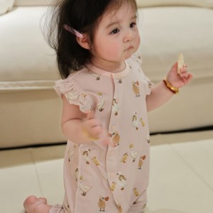 Chăm bé gái 17 tháng tuổi, bé rất biết nghe lời và ngoan.