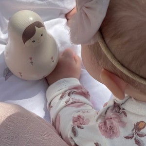 Nhà chị Hạnh ở quận 4  cần chị chăm bé , Lương 13 triệu ( bao ăn ở )