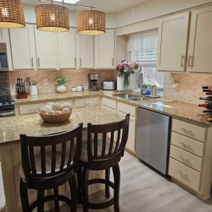 - Nhà 1 trệt 3 lầu tại An Dương Vương, Quận 5 cần cô giúp việc có sức khỏe