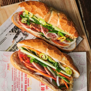 Cần 1 bạn bán bánh mì mang đi bao ăn ở lại ở Tân Bình