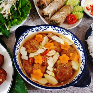 Tuyển Nam _ Nữ phụ quán bún chả hà nội - quận 1