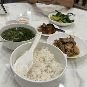 Cần gấp người giúp việc nhà , ở quận 3 , Lương 10 triệu.