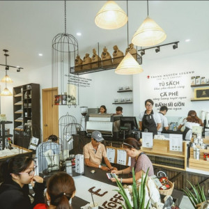 Cần 1 nữ phục vụ quán cà phê( được đào tạo lên pha chế miễn phí).