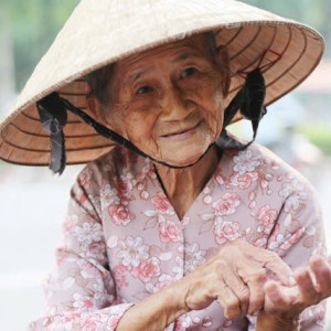 TÌM CHỊ VỀ CHĂM SÓC CHO BÀ TẠI QUẬN 4 - LƯƠNG TỐT, VIỆC ỔN ĐỊNH !