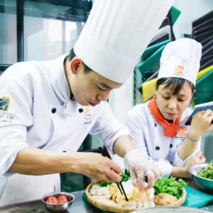 CẦN TUYỂN NỮ PHỤ BẾP QUÁN BÚN ĐẬU Ở CHI NHÁNH TÂN PHÚ & BÌNH TÂN ( ĐI VỀ) LƯƠNG TỪ 7-14TR