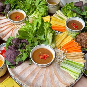 Nhà 1 trệt 2 lầu ở Quận 7, gia đình 2 vợ chồng có bé 3 tuổi