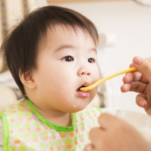 Nhà chị Mai cần cô chăm bé 7 tháng ở Bến Cát