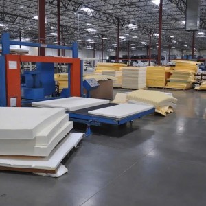 Cần người tạp vụ ở lại cho nhà xưởng chăn ga gối nệm - Thủ Đức, lương 9tr