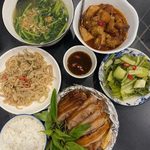 Cần tìm 1 cô giúp việc nhà ở lại, làm ở quận 11,Lương: 11 triệu/tháng (bao ăn ở, có thưởng lễ tết).