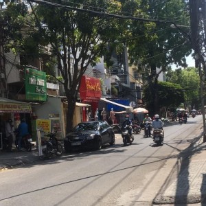 Cô ơi, em cần người phụ giúp việc nhà quận 10, lương 14 triệu bao ăn ở )