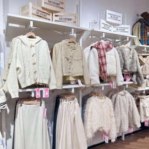 Cần người  phụ bán quần áo, ở 7 Đ. số 1, Phú Chánh, Phường Bình Dương