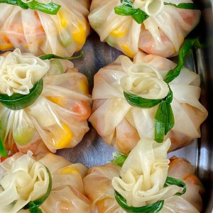 Cô ơi, nhà em cần người chăm bé, 1 tuổi, ở quận 4 , Lương  khởi điểm 10 triệu ( bao ăn ở )