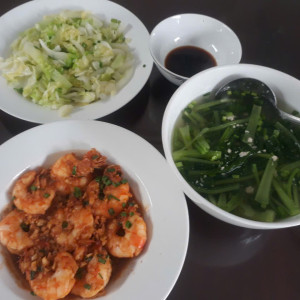 MẸ ĐƠN THÂN NHÀ 1 TRỆT 1 LẦU CẦN CHỊ GIÚP VIỆC NHÀ