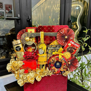 Cần gấp 2 bạn nữ phụ bán quà tết ở quận 5