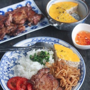 Quán cơm tấm tại Quận 5 cần phụ quán gấp