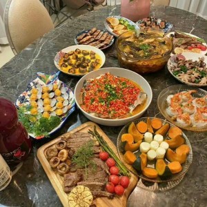 Cần tìm cô chuyên nấu ăn cho gia đình ở quận 10 ( làm ăn ở lại )