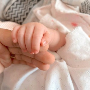 EM CẦN 1 CHỊ BẢO MẪU CHO BÉ 8 THÁNG - LƯƠNG 13TR TẠI ĐƯỜNG NGUYỄN VĂN LINH- QUẬN 7