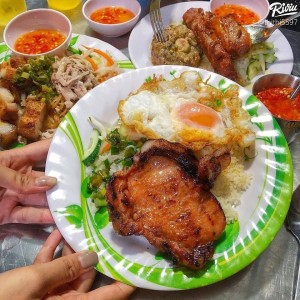 Quán Cơm Bình Dân Gần Bến Xe Miền Tây Cần Người Phụ Quán Làm Ở Lại