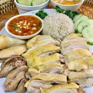 Cần cô chuyên nấu ăn ngon làm ở quận Bình Thạnh ( bao ăn ở lại )
