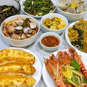 Gia đình 3 người lớn có thói quen ăn cơm nhà nên cần cô nấu ăn ổn, Ở BÌNH THẠNH