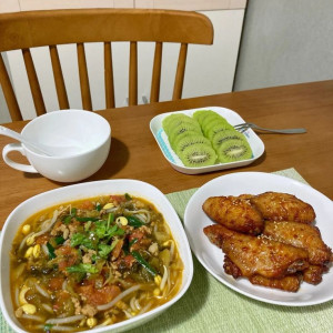 Tìm cô giúp việc nhà nấu ăn trong gia đình lương 13 triệu ( bao ăn ở) , em ở Quận 3