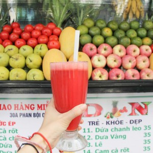 Quán nhà em bán các loại nước ép, sinh tố- ở ngay gần chợ Phú Thọ- Quận 11- cần chị về phụ bán