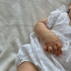 Nhà ở quận 6 , cần chị bảo mẫu , bé 4 tháng .