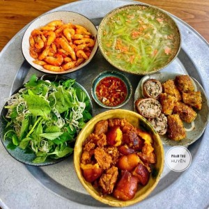 🏠 Gia đình ít người, nhà 2 tầng, ở Tân Phú