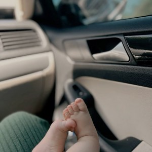 Tìm cô chăm bé , 8 tháng Quận 3 , Lương 13 triệu ( bao ăn ở).