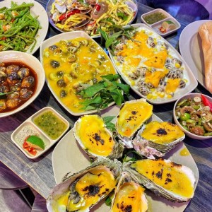 Quán hải sản gia đình ở Cần Giờ cần nam phục vụ