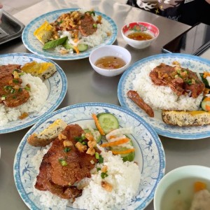 Quán cần tuyển 01 nhân viên phụ quán Cơm , ở quận 3