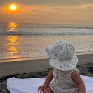 EM CẦN GẤP CÔ CHĂM BÉ